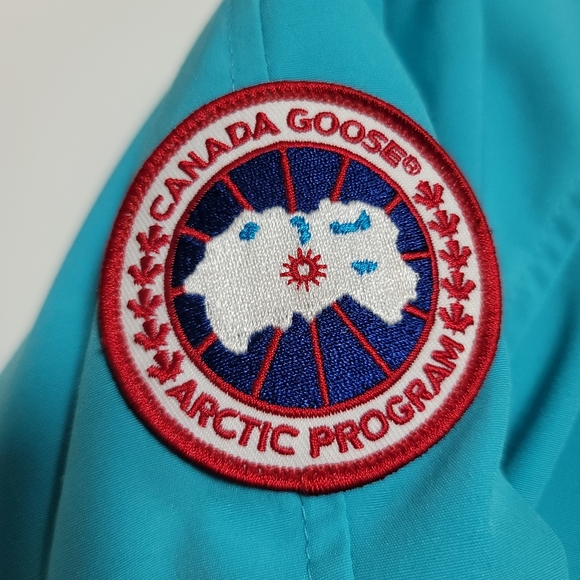 (Sold) women (xs) Chilliwack Bomber iceberg color - Picture 2 of 6